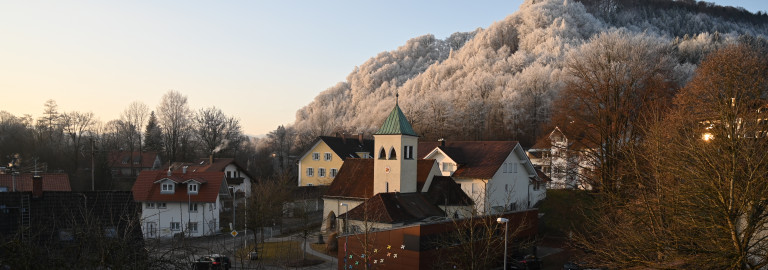 Friedenskirche mit Raureif