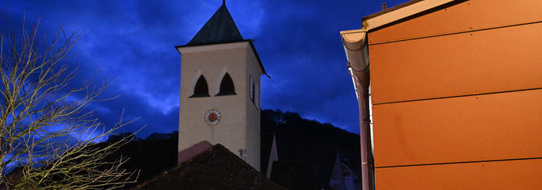 abendliche Friedenskirche Peißenberg