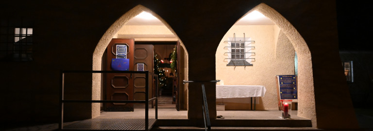 Blick in die Kirche an Weihnachten