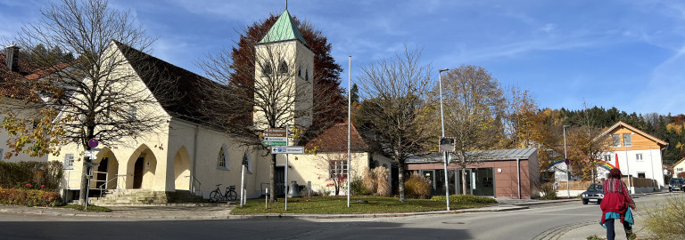 Friedenskirche im Spätherbst