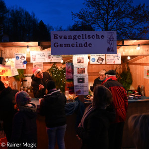 Weihnachtsmarktstand im Dunkeln 2019